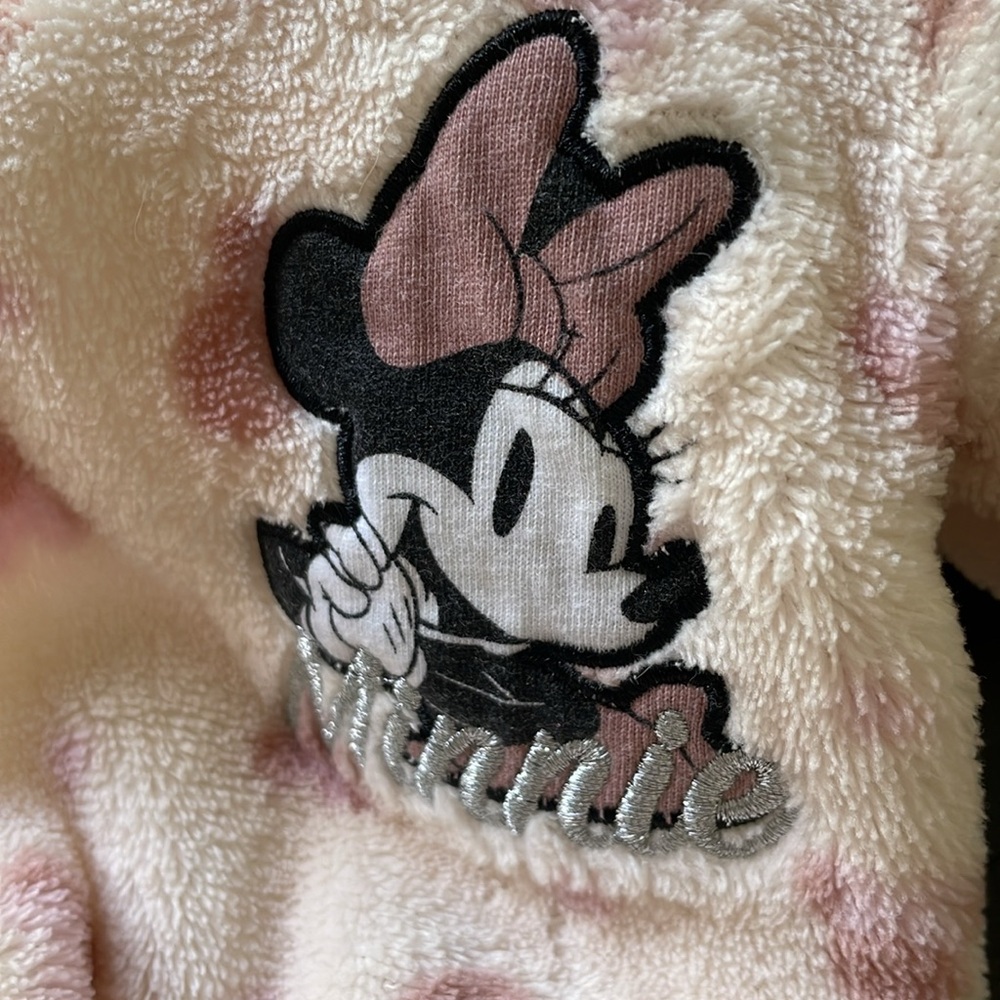❤️5/$20 Bundle Minnie Mouse Robe - Picture 3 of 4